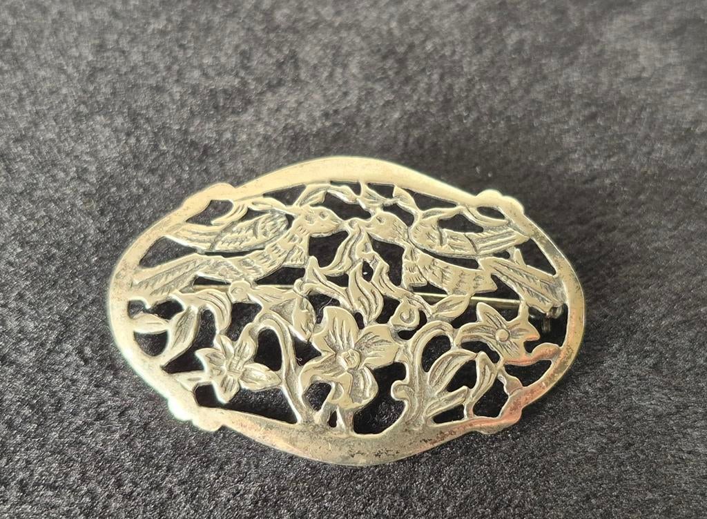 Antieke zilveren broche opengewerkt met vogels en bloemen, Antiek en Kunst, Antiek | Goud en Zilver, Ophalen of Verzenden