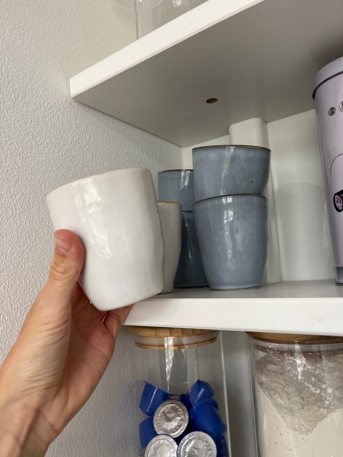 Set van 6 keramische koffiekopjes - wit en blauw, Ophalen, Keramiek, Zo goed als nieuw, Overige stijlen