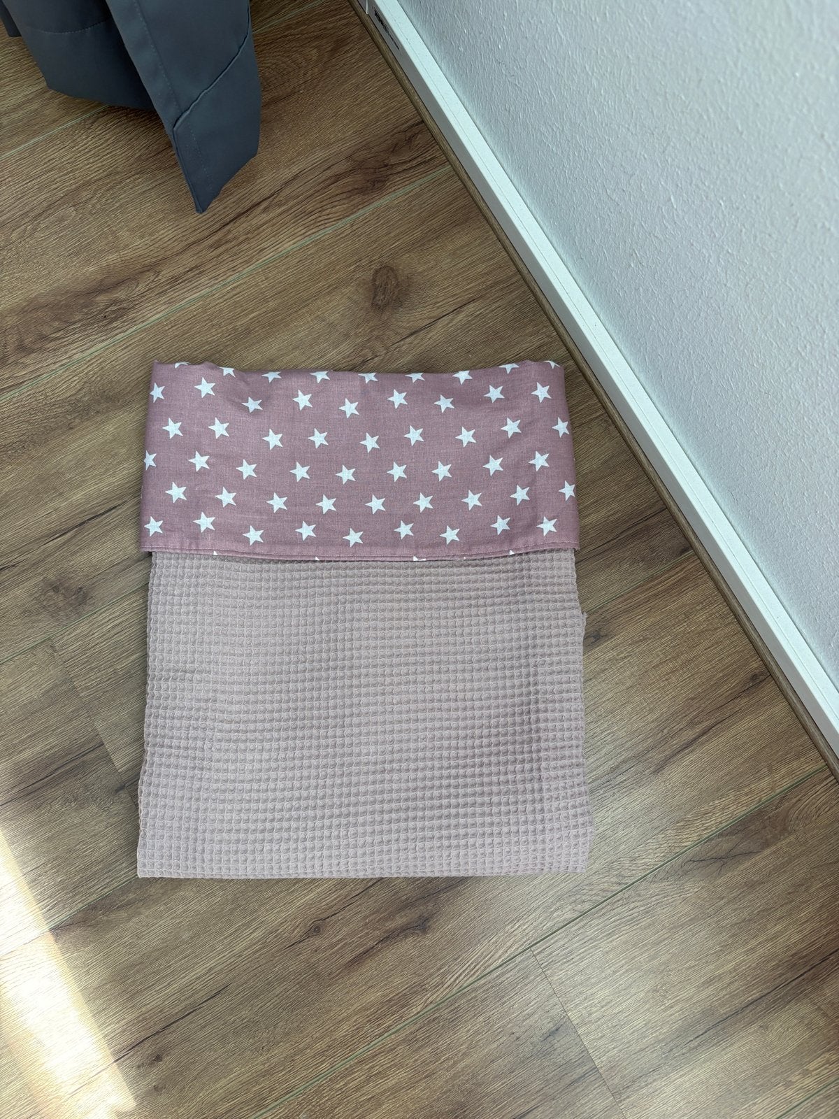 Oud roze wiegdekentje wafelstof met sterren 70x95, Overige merken, Meisje, Nieuw, Ophalen of Verzenden