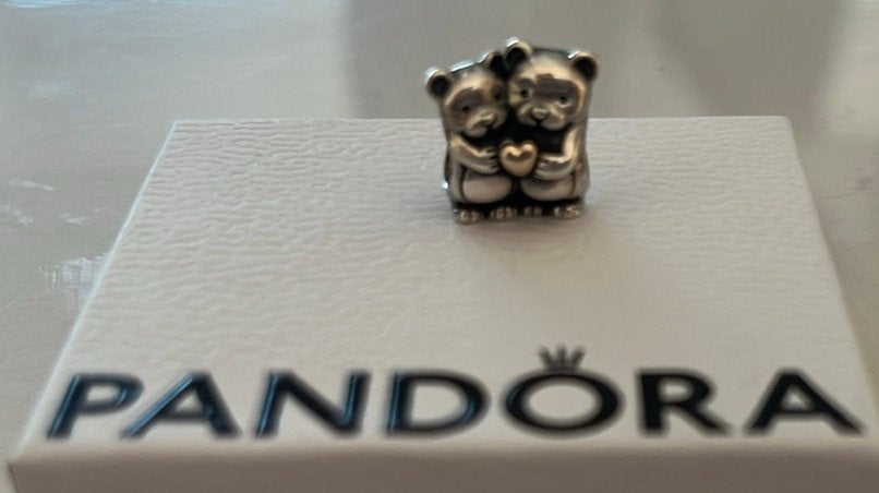 Pandora Bear Hug Bedel - Zilveren Knuffelberen, Pandora, Ophalen of Verzenden, Zo goed als nieuw, 1 bedel