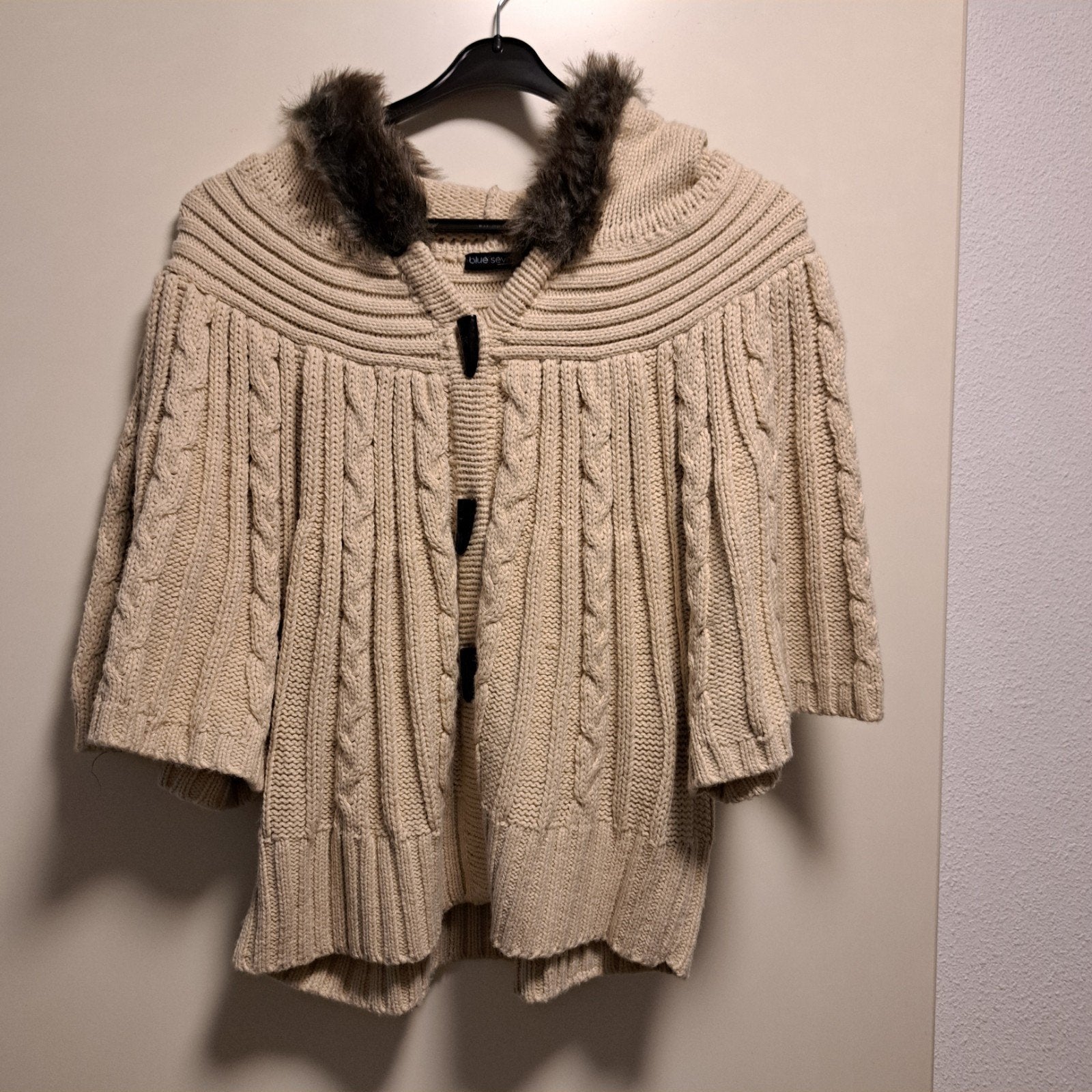 mooi damesvest met 3/4 mouwen en capuchon  maar 42, Ophalen of Verzenden, Zo goed als nieuw, Maat 42/44 (L), Beige