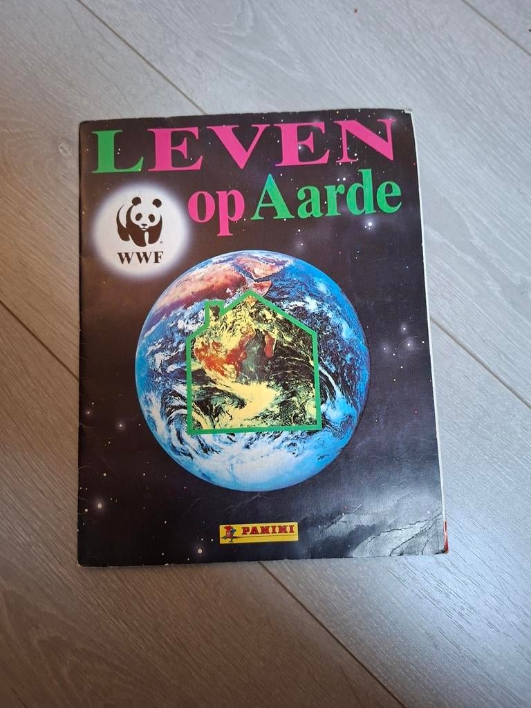 Panini WWF Leven op Aarde compleet stickerboek, Ophalen of Verzenden, Gelezen, Natuur algemeen