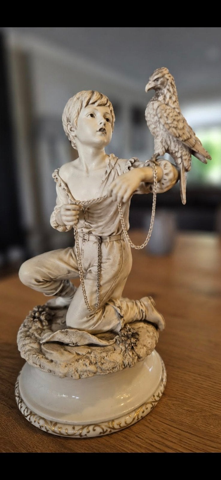 Capodimonte Jongen met een Valk, Ophalen