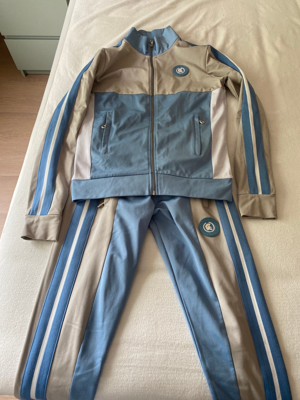 Ceasarss pak maat XS, Ophalen of Verzenden, Zo goed als nieuw, Maat 34 (XS) of kleiner, Beige
