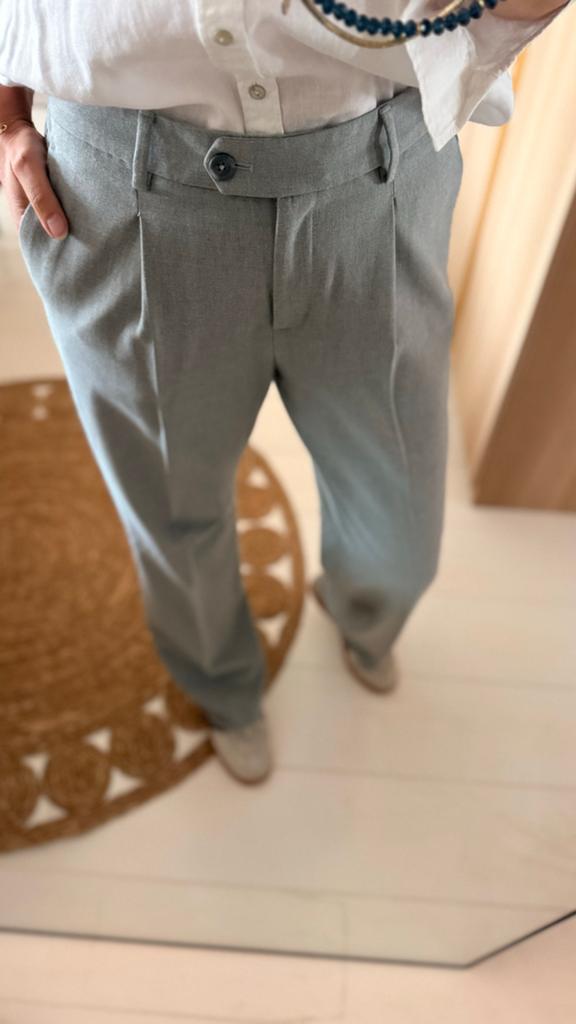 Lichtgrijze pantalon met bandplooi van Opus (Morina), Maat 38/40 (M), Ophalen of Verzenden, Zo goed als nieuw, Grijs
