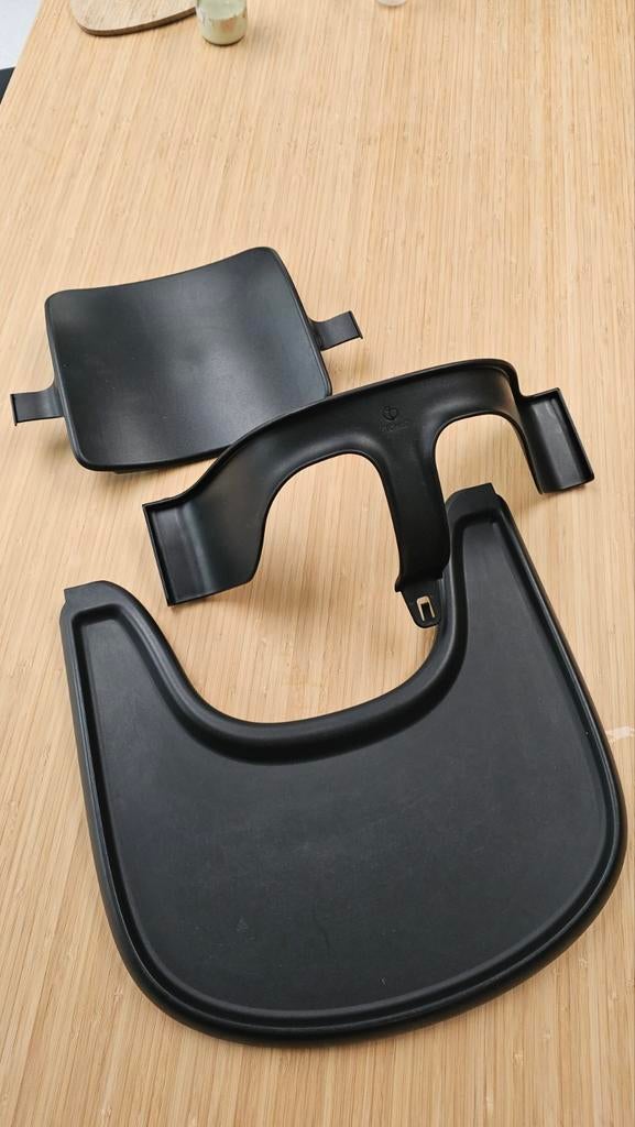 STOKKE baby zitje + dienblad, tray, zwart / Tripp Trapp, Kinderen en Baby's, Kinderstoelen, Ophalen of Verzenden, Zo goed als nieuw