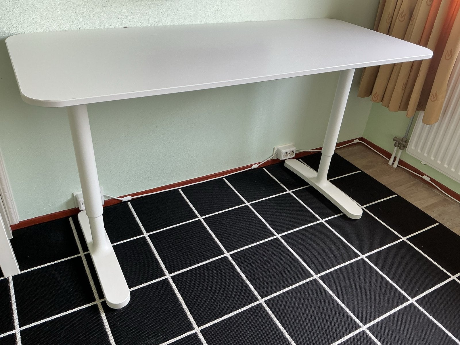 Wit in hoogte verstelbaar bureau - 140x58 cm, Ophalen, Zit-sta bureau, Gebruikt, In hoogte verstelbaar