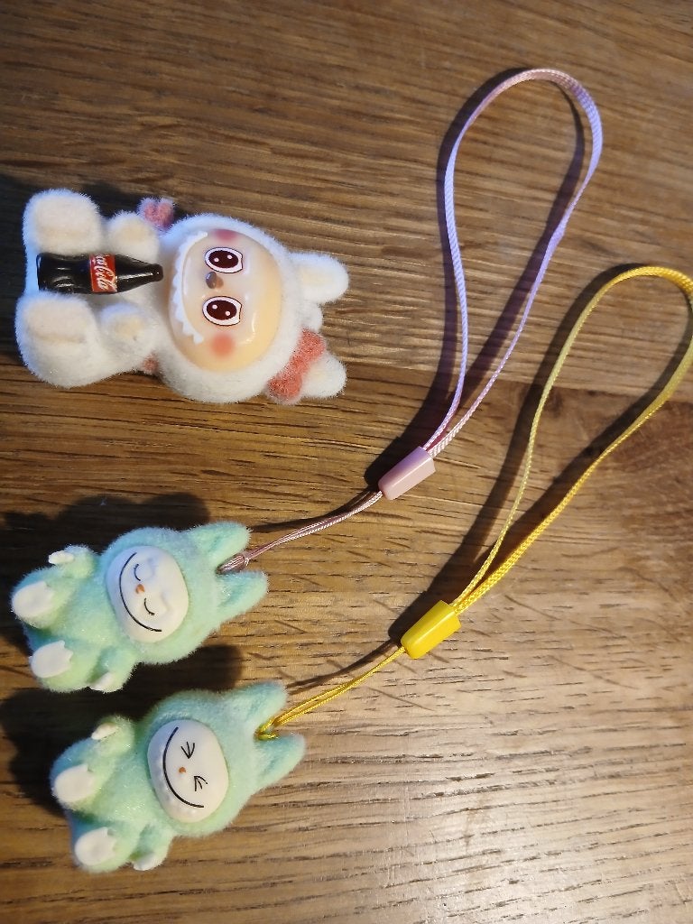 Labubu poppetje en sleutelhangers, Ophalen of Verzenden, Gebruikt, Knuffel of Figuurtje