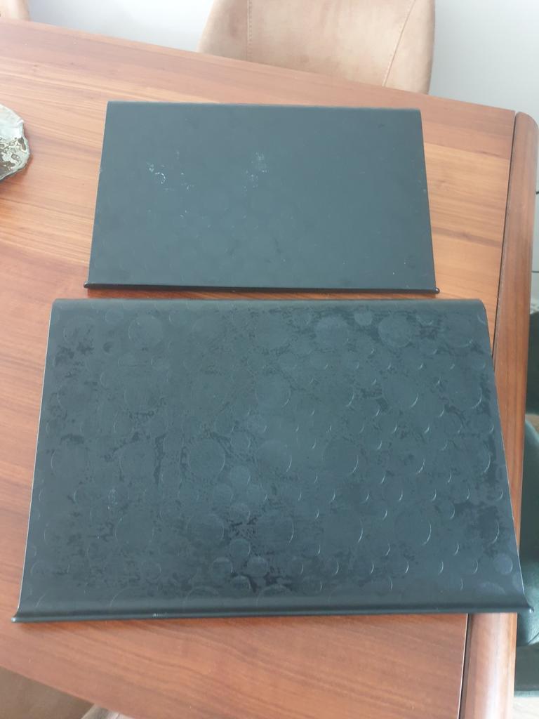 Zwarte laptopstandaard / boekenstandaard (2 stuks), Huis en Inrichting, Woonaccessoires | Wandplanken en Boekenplanken, Ophalen of Verzenden