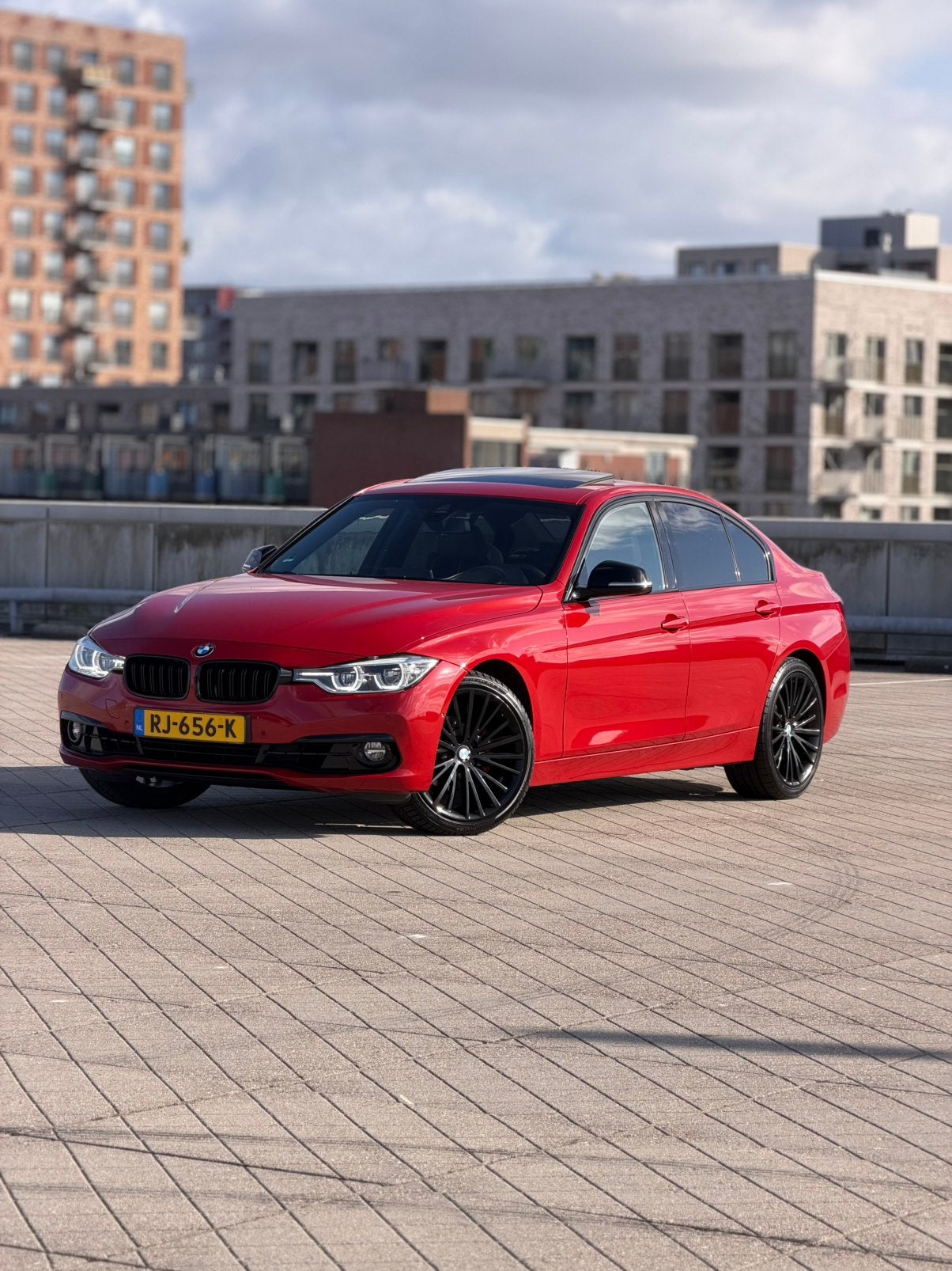 BMW 320i SportLine | 360camera| HUD | LED | Pano | 19” | NL, Auto's, Automaat, 1998 cc, Achterwielaandrijving, Particulier