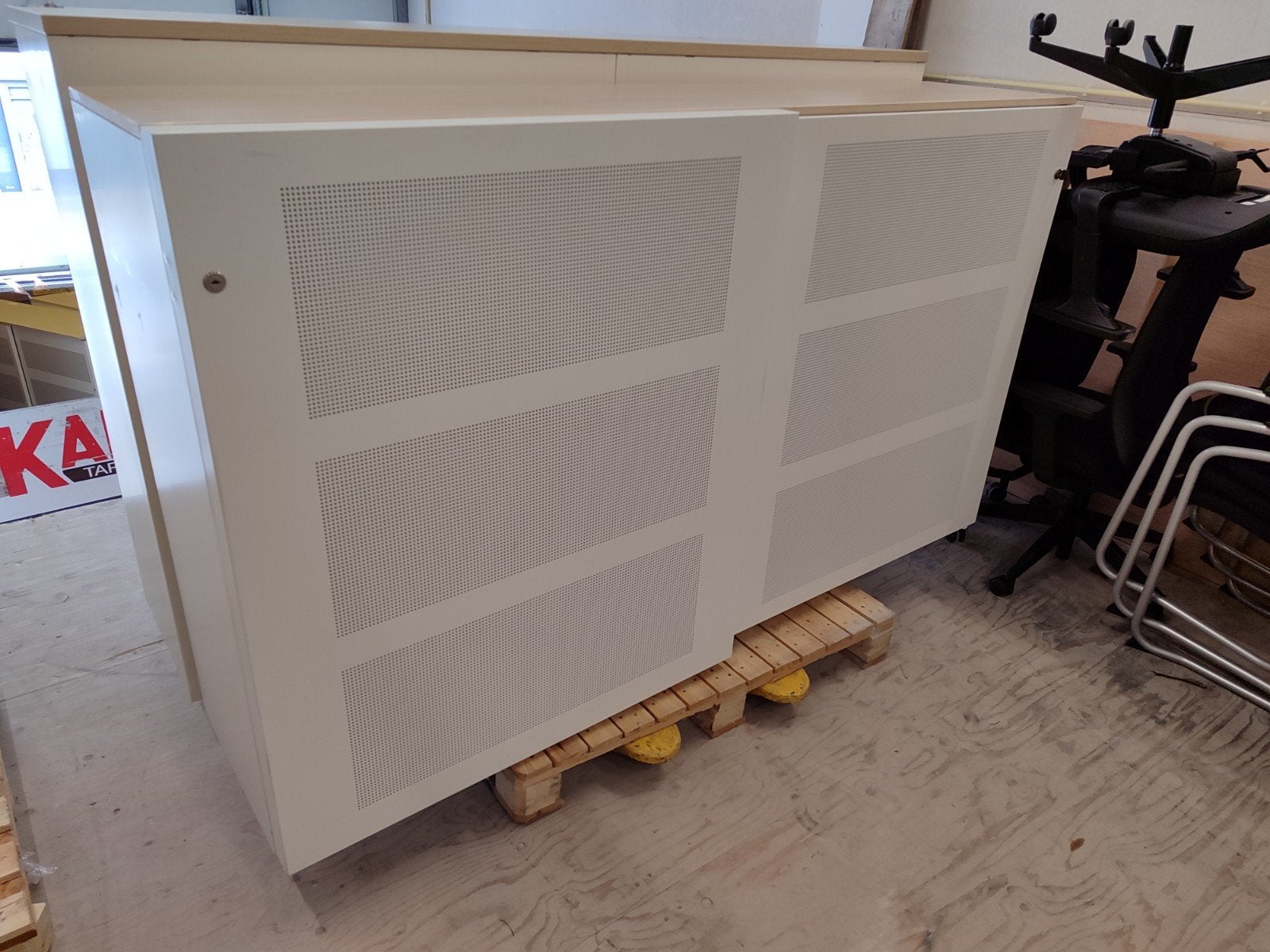 Ahrend archiefkasten akoestische schuifdeurkast, Gebruikt, 100 tot 150 cm, 150 tot 200 cm, Meerdere deuren