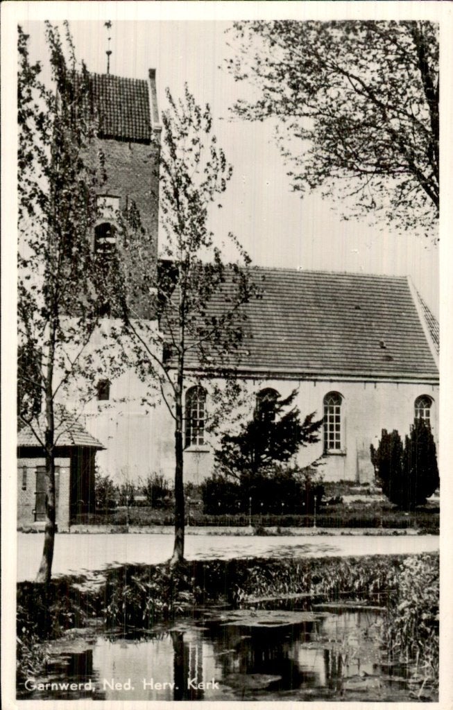 Garnwerd - Ned. Herv. Kerk - Toren en schip, Ophalen of Verzenden, 1940 tot 1960, Ongelopen, Groningen