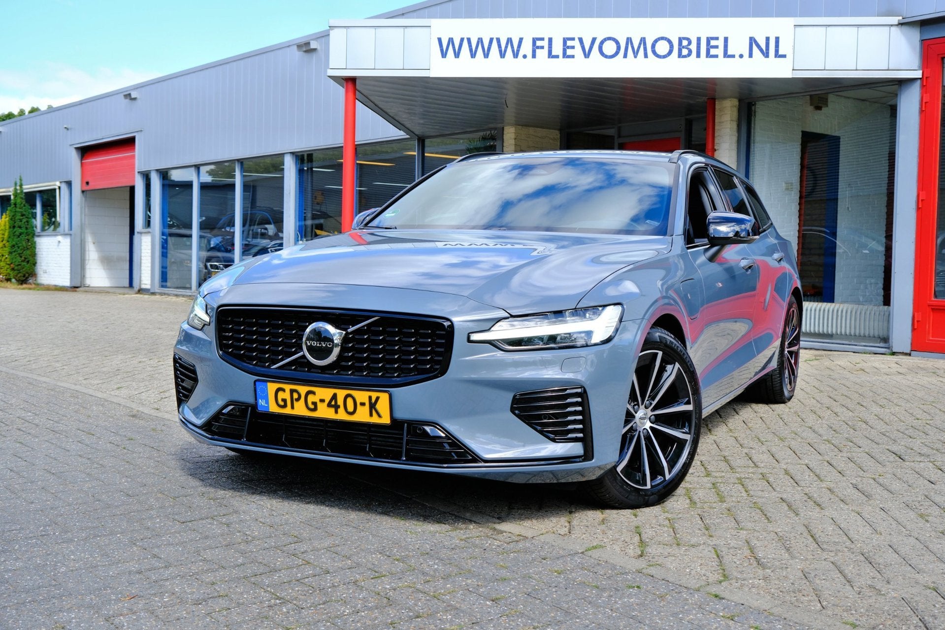 Volvo V60 2.0 T6 350pk Plug-in hybrid AWD Plus Dark Aut. Nav, Automaat, Gebruikt, Euro 6, 4 cilinders