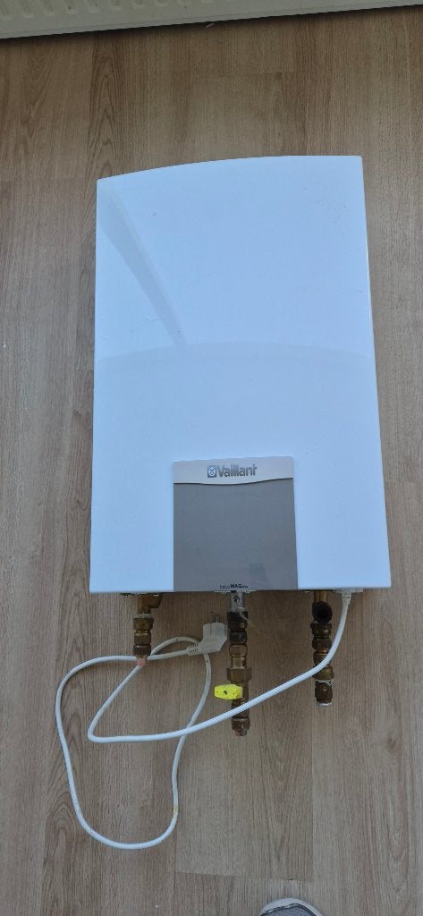 Badgeiser MAG NL 11-2/0 l Turbo gesloten VAILLANT, Ophalen, Gebruikt, Aardgas, Geiser