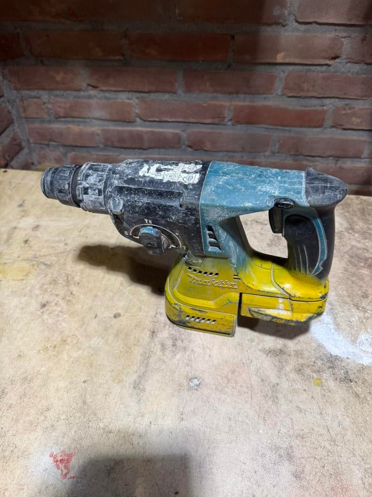 Makita dhr 242, Ophalen of Verzenden, Zo goed als nieuw, 1200 watt of meer, Overige typen