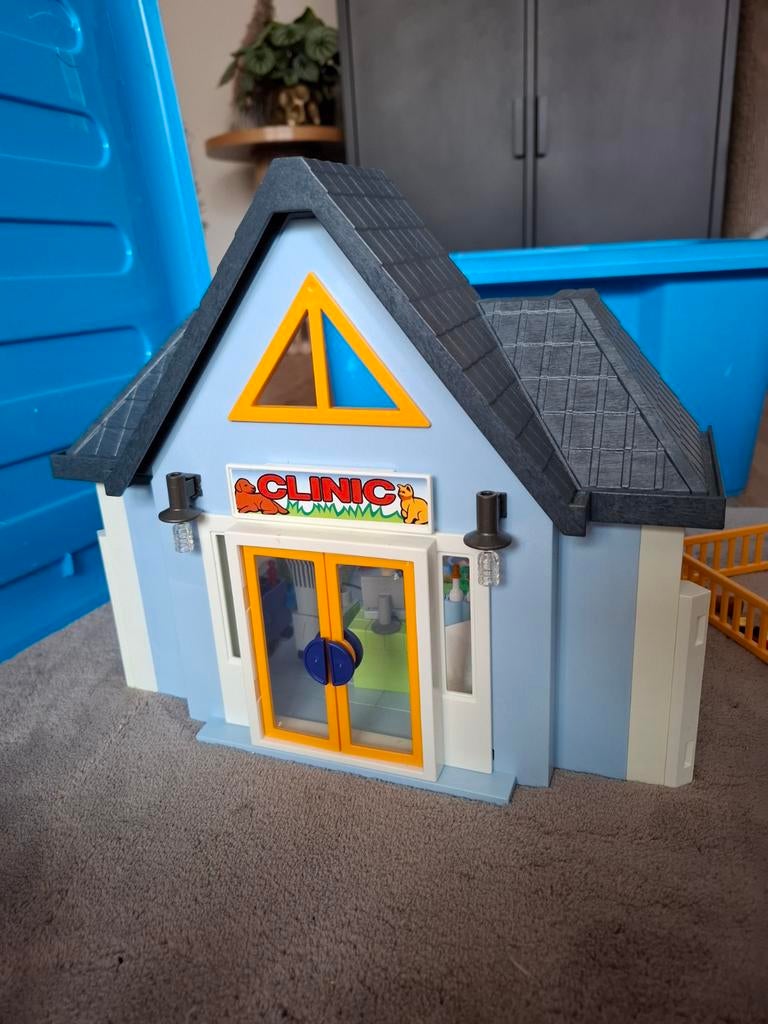 Playmobile dierenarts kliniek, Ophalen of Verzenden, Zo goed als nieuw, Complete set