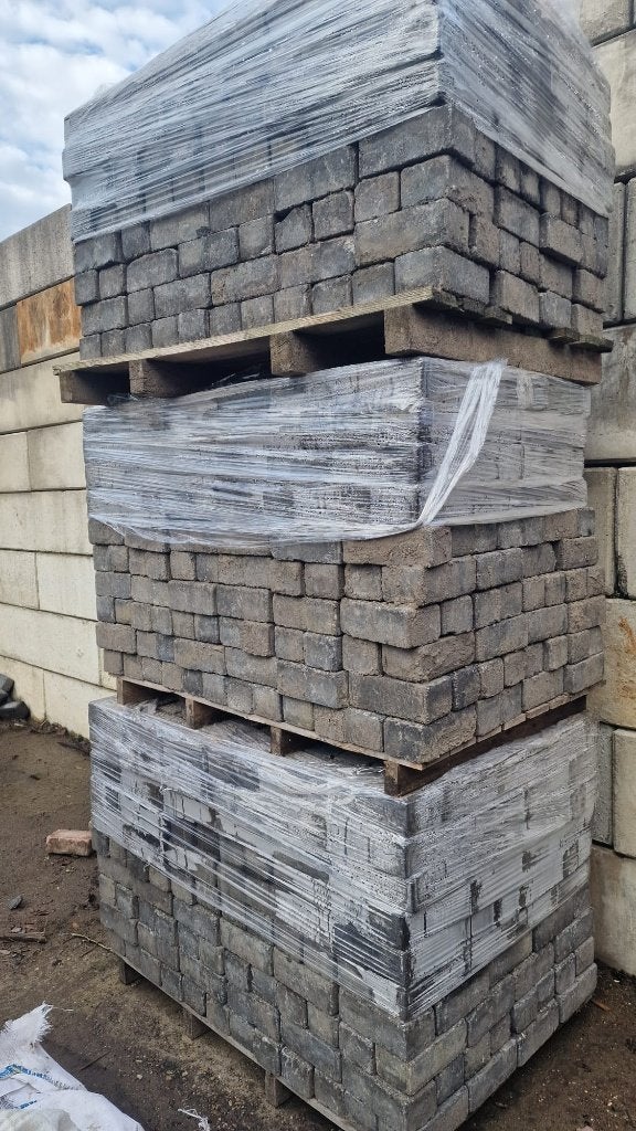 Gebruikte betonklinkers op pallets in diverse kleuren, Ophalen, Gebruikt, Klinkers, 10 m² of meer