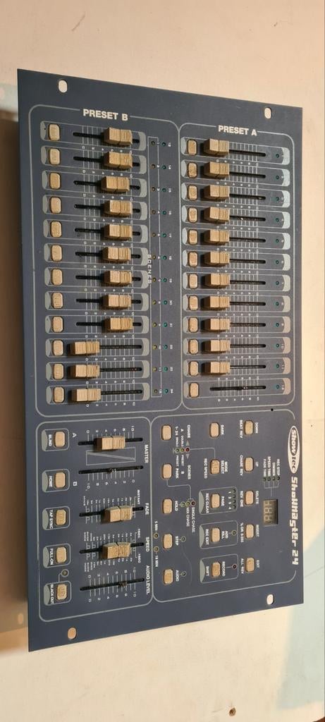Showtec Showmaster 24 mengpaneel, Ophalen