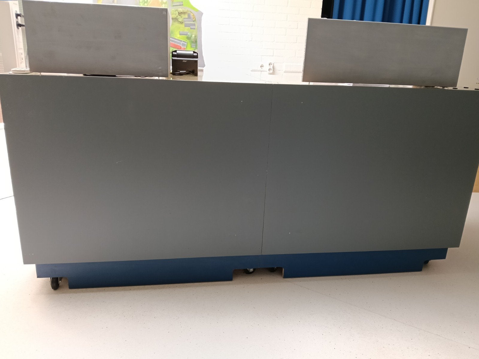 Grote balie/toonbank/werkplek met opbergruimte, Receptie of Entree, Ophalen, Gebruikt, Bureau