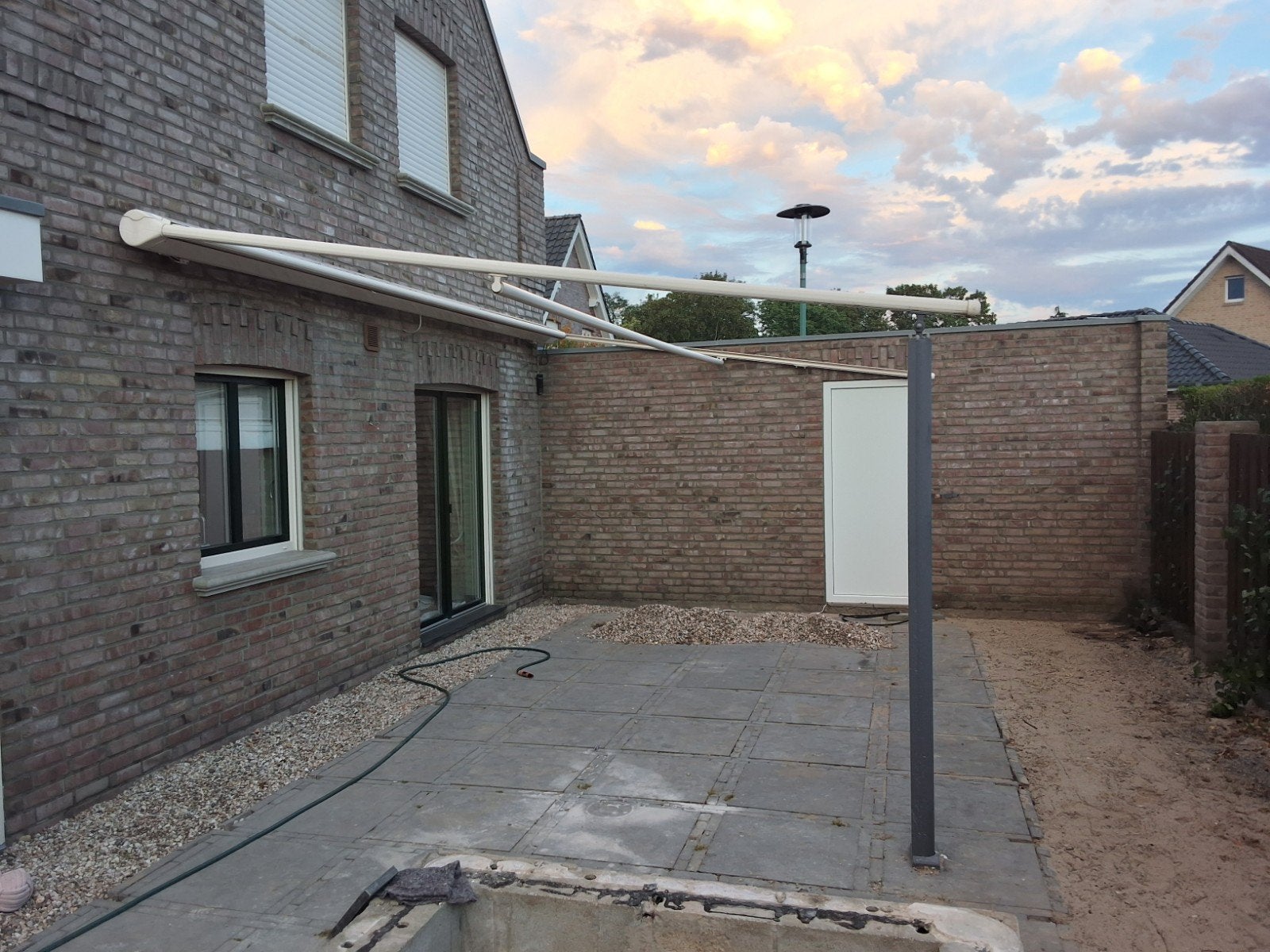GRATIS AF TE HALEN ZONNESCHERM 600 CM BREED MOTOR KAPOT, Tuin en Terras, Overkappingen, Ophalen, Gebruikt, Overige typen