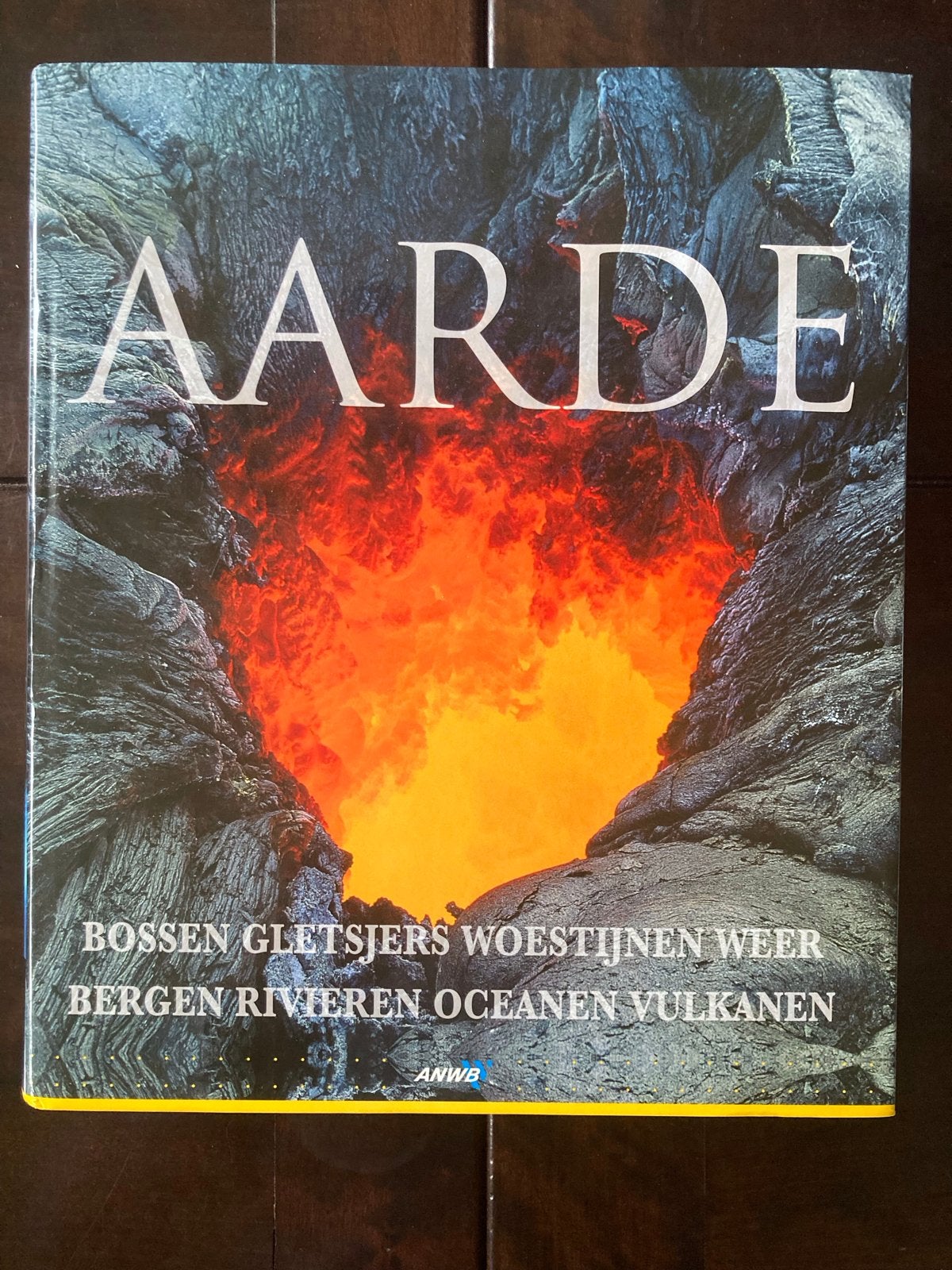 Aarde: Het gezaghebbende naslagwerk in woord en beeld, Ophalen of Verzenden, Zo goed als nieuw, Natuur algemeen