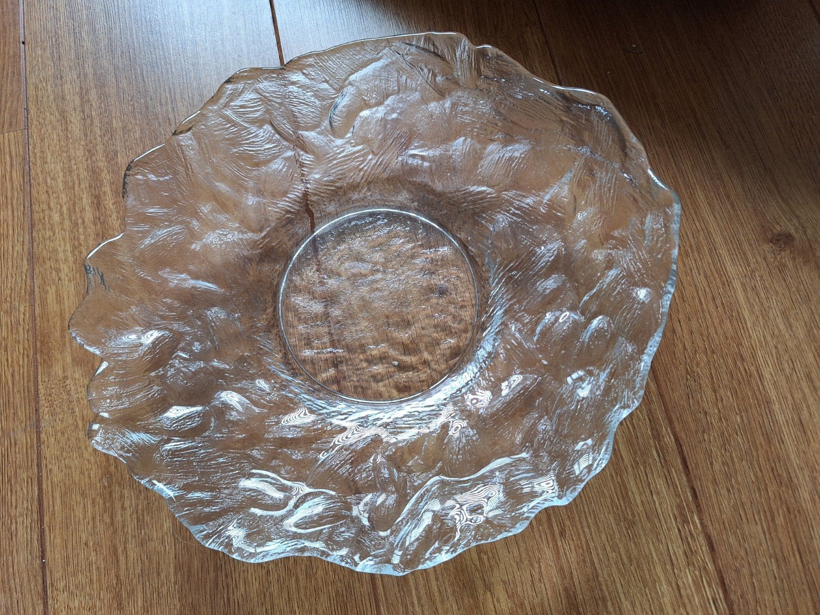 Vintage Pukeberg Zweden Serveerschaal  Brutalistisch IJsglas, Ophalen of Verzenden, Zo goed als nieuw, Glas, Schaal