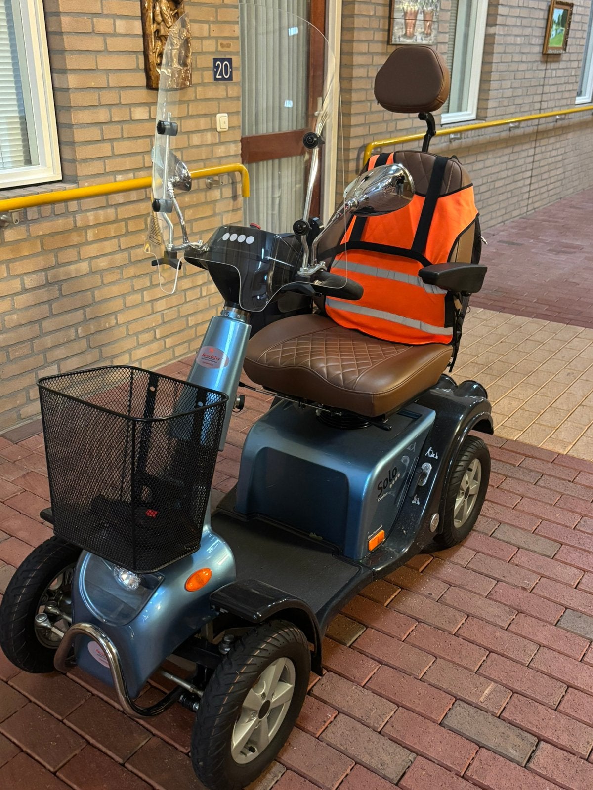 Scootmobiel: Life and Mobility Solo 4, Ophalen, Life and Mobility, Zo goed als nieuw, 16 km/u of meer
