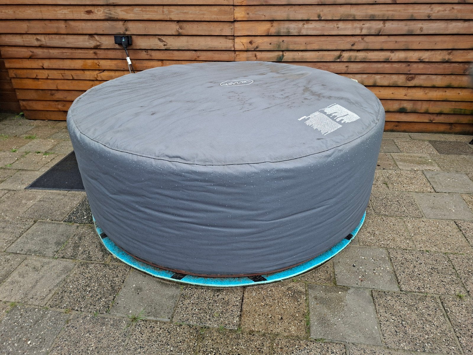 jacuzzi Helsinki Lay-z-spa ., Ophalen, Gebruikt, Afdekzeil, Opblaasbaar