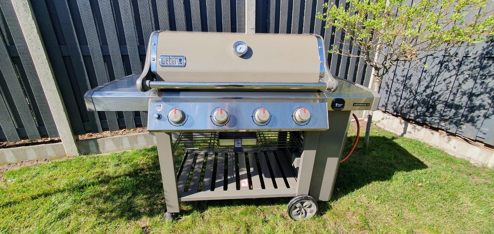 Foto 6 van Prachtige Weber Genesis II E-410 GBS Gasbarbecue (4 branders