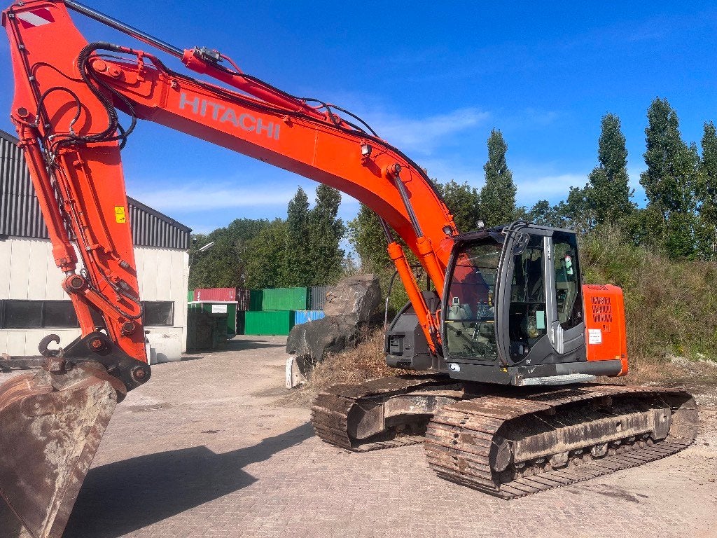 Hitachi ZX 225 US LC-3 (bj 2010), Graafmachine