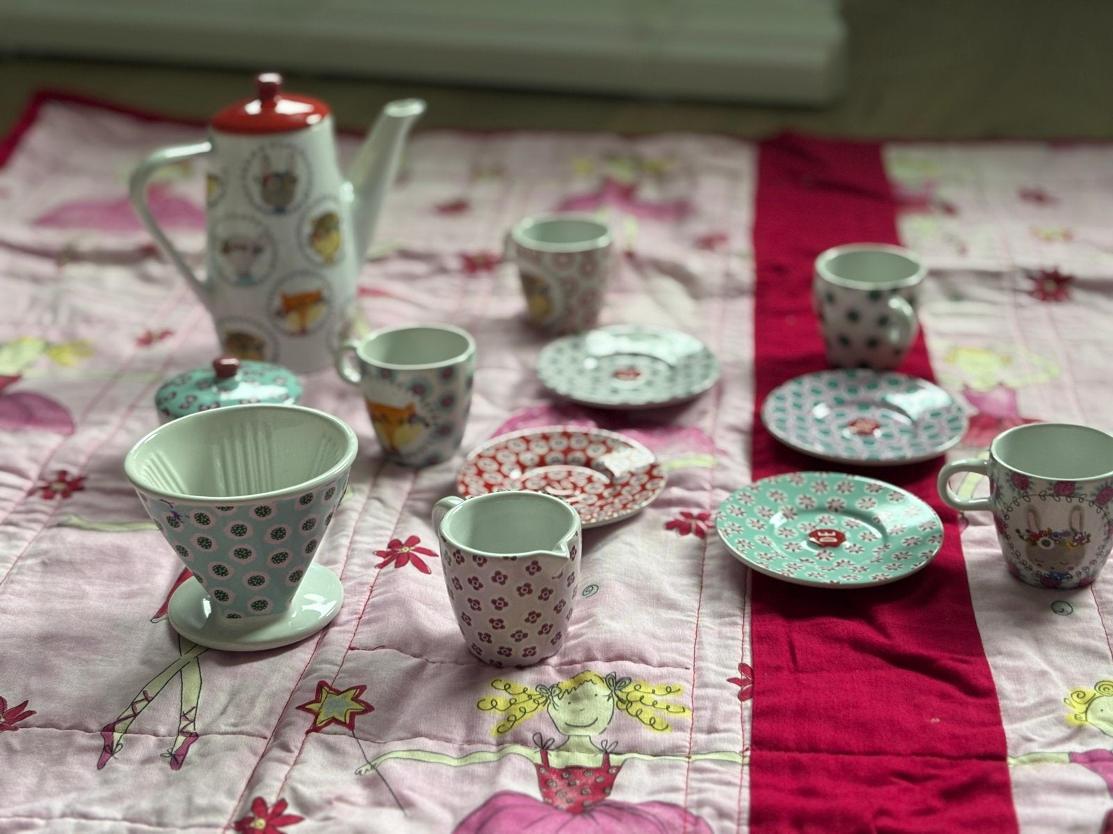 Douwe Egberts kinderservies met picknick kleed, Ophalen of Verzenden, Gebruikt