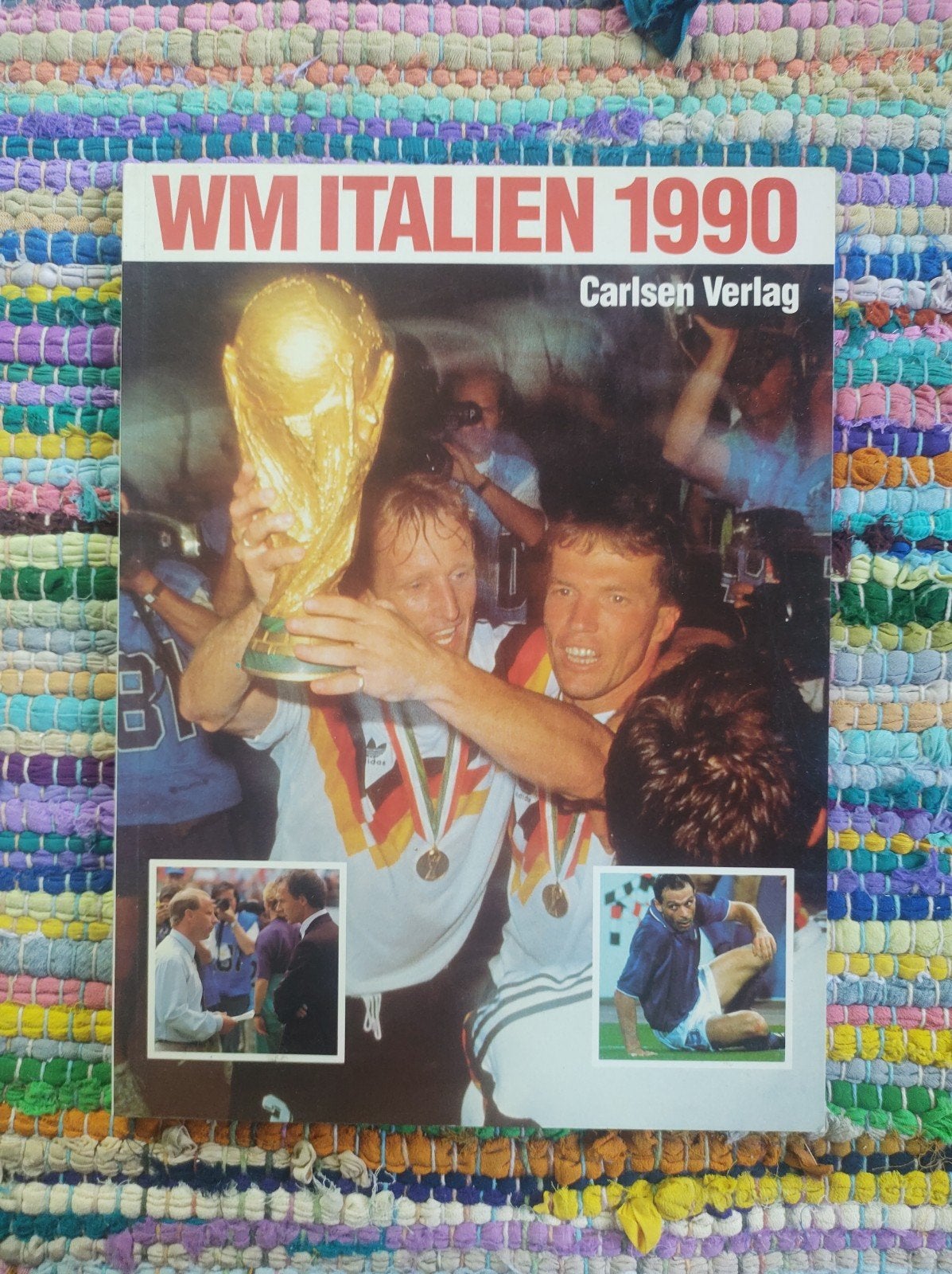 WM Italië 1990 Voetbalboek - Carlsen Verlag, Boeken, Ophalen of Verzenden, Gelezen, Carlsen Verlag, Balsport