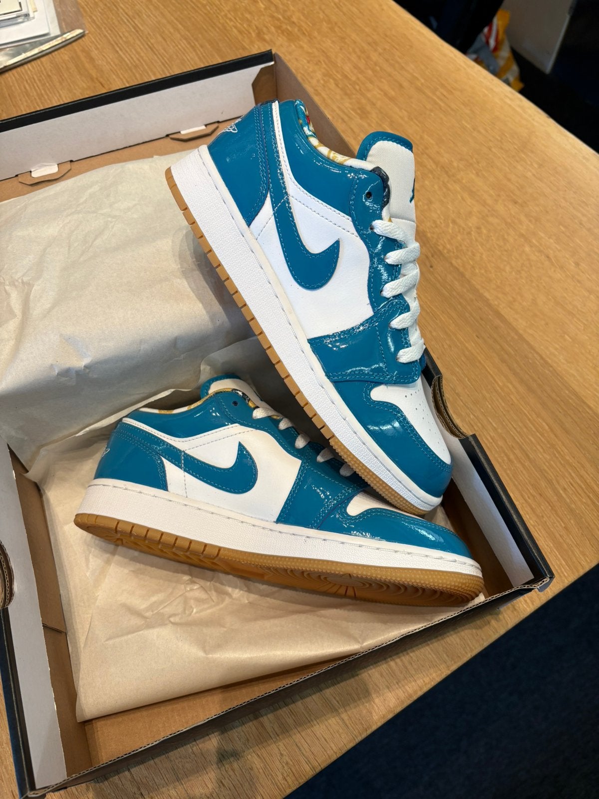 Jordan 1 low maat 36,5 en 37,5, Kleding | Heren, Schoenen, Blauw, Nieuw, Ophalen of Verzenden, Sneakers of Gympen