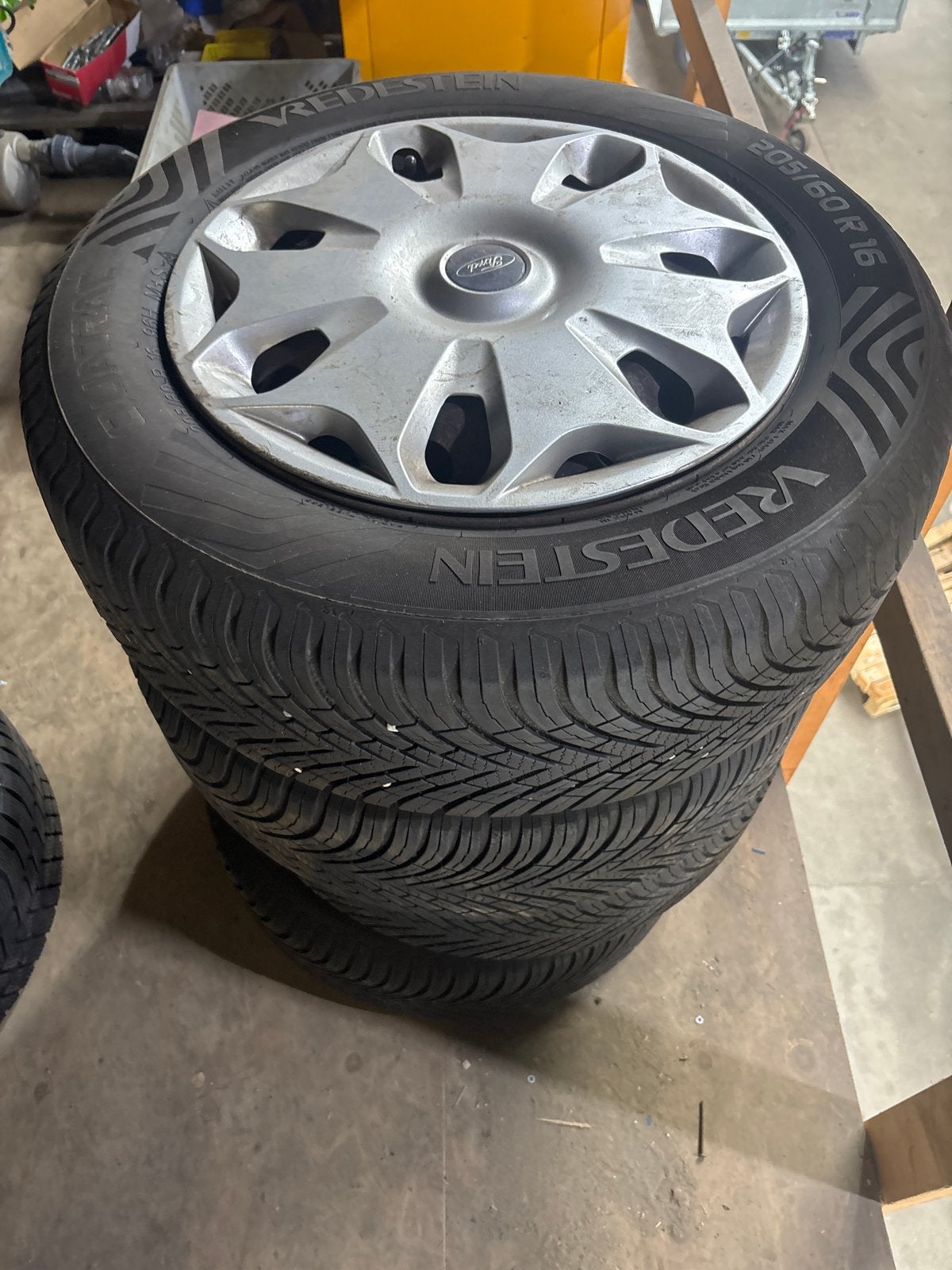 Banden en velgen Ford Connect 205/60R16 Vredestein, Ophalen of Verzenden, Gebruikt