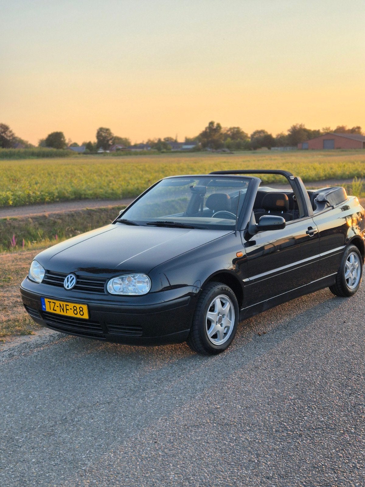 Volkswagen Golf 1.8 Cabriolet 66KW 1998 Zwart, Auto's, Stof, Zwart, 4 cilinders, Cabriolet