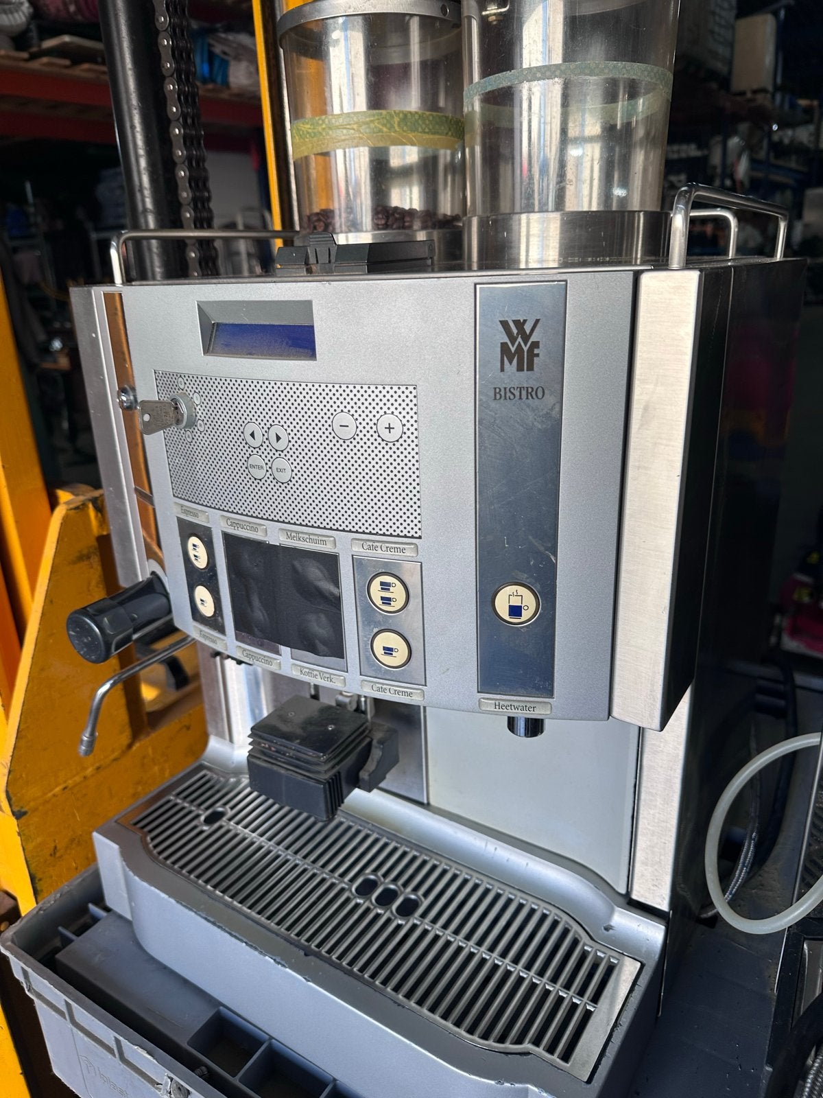 WMF Bistro Koffiemachine - Professioneel en Gebruikt, Ophalen, Afneembaar waterreservoir, Gebruikt, 10 kopjes of meer