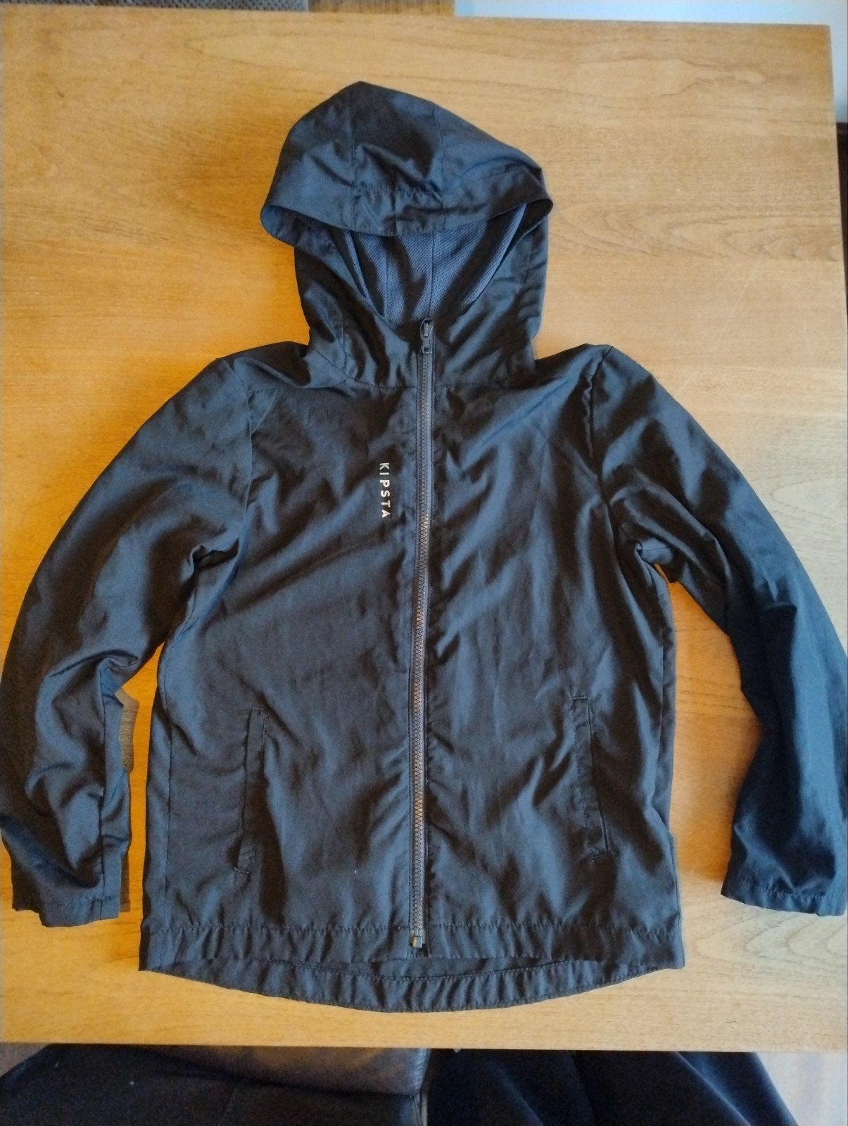 Kipsta jasje - voetbal, regen, sport - Decathlon 131-140, Kinderen en Baby's, Kinderkleding | Maat 134, Ophalen of Verzenden, Zo goed als nieuw