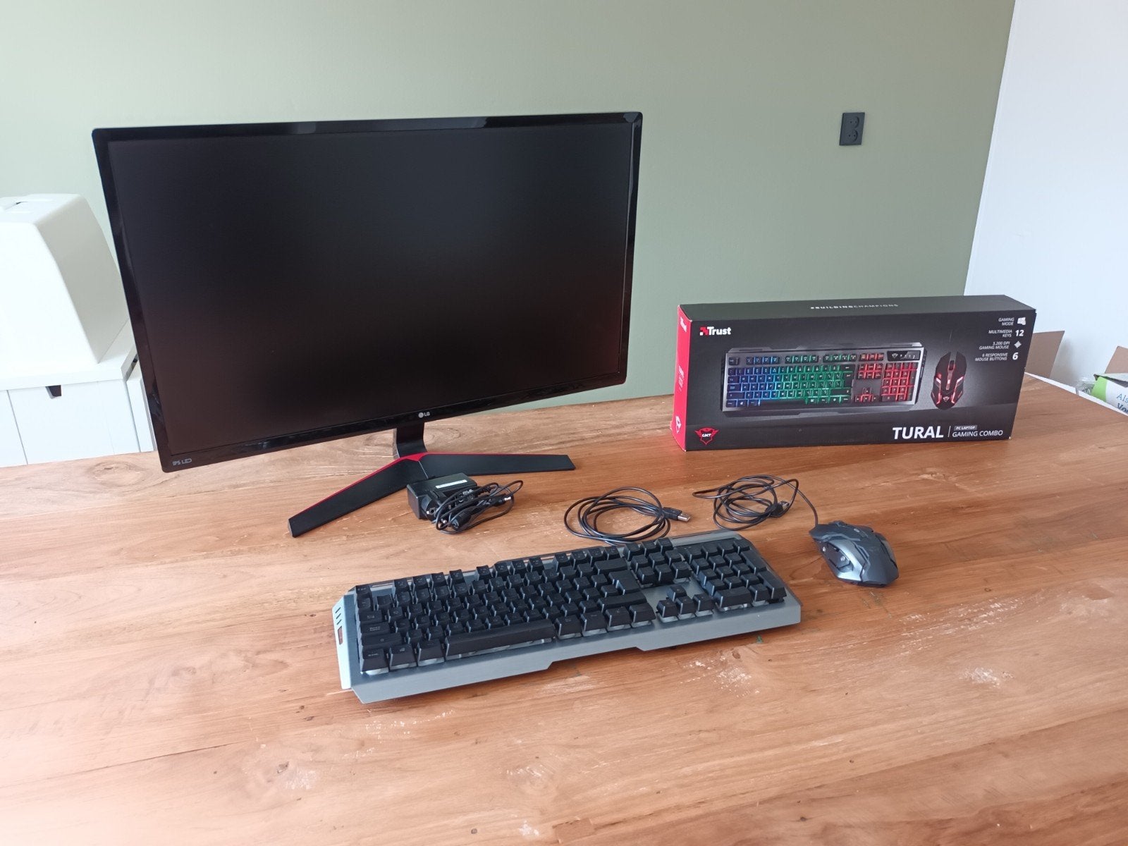 LG Monitor met Trust GXT Toetsenbord en Muis Set, Computers en Software, Monitoren, Gebruikt, IPS, HDMI, LG