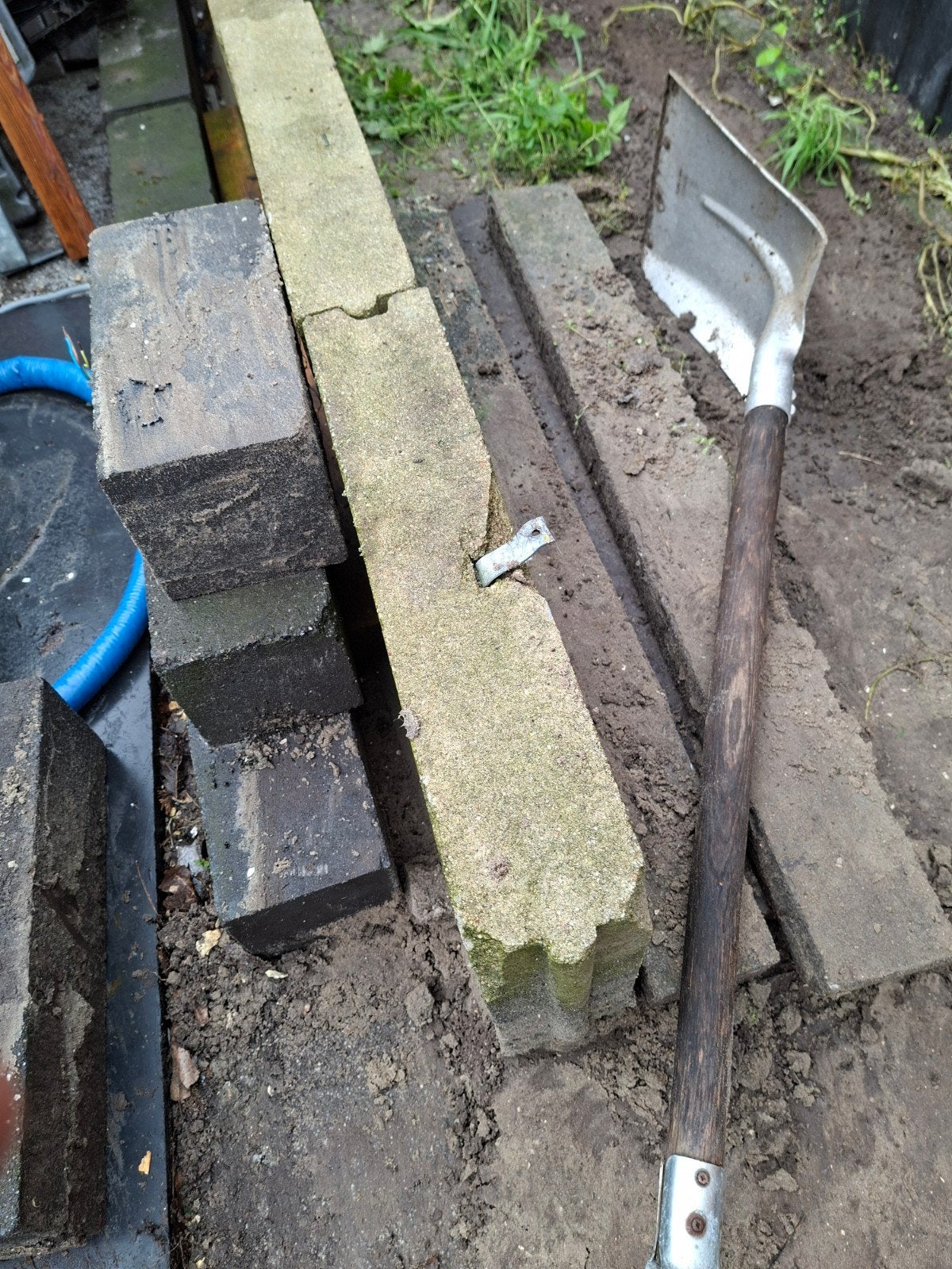 5 betonnen funderingsvoeten voor schuur of keerwand, Ophalen, Gebruikt, Overige typen
