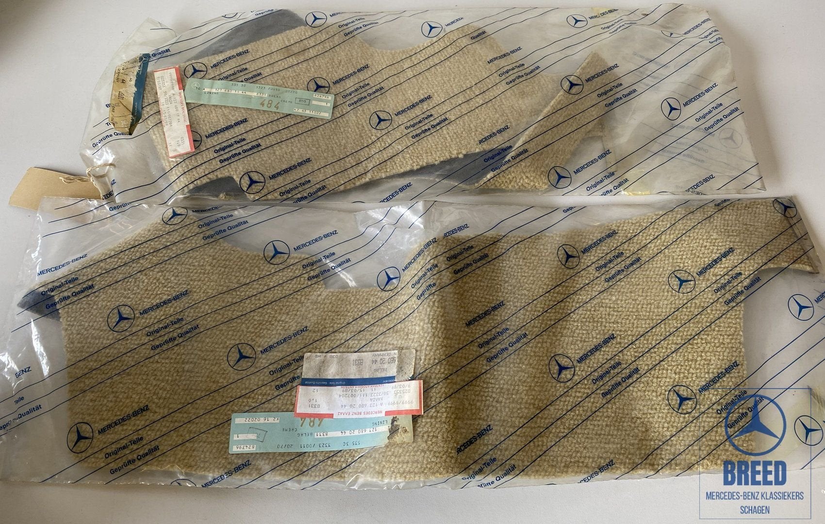 NOS bekleding onder achterbank crème voor Mercedes-Benz W123, -, Nieuw, Ophalen of Verzenden, -