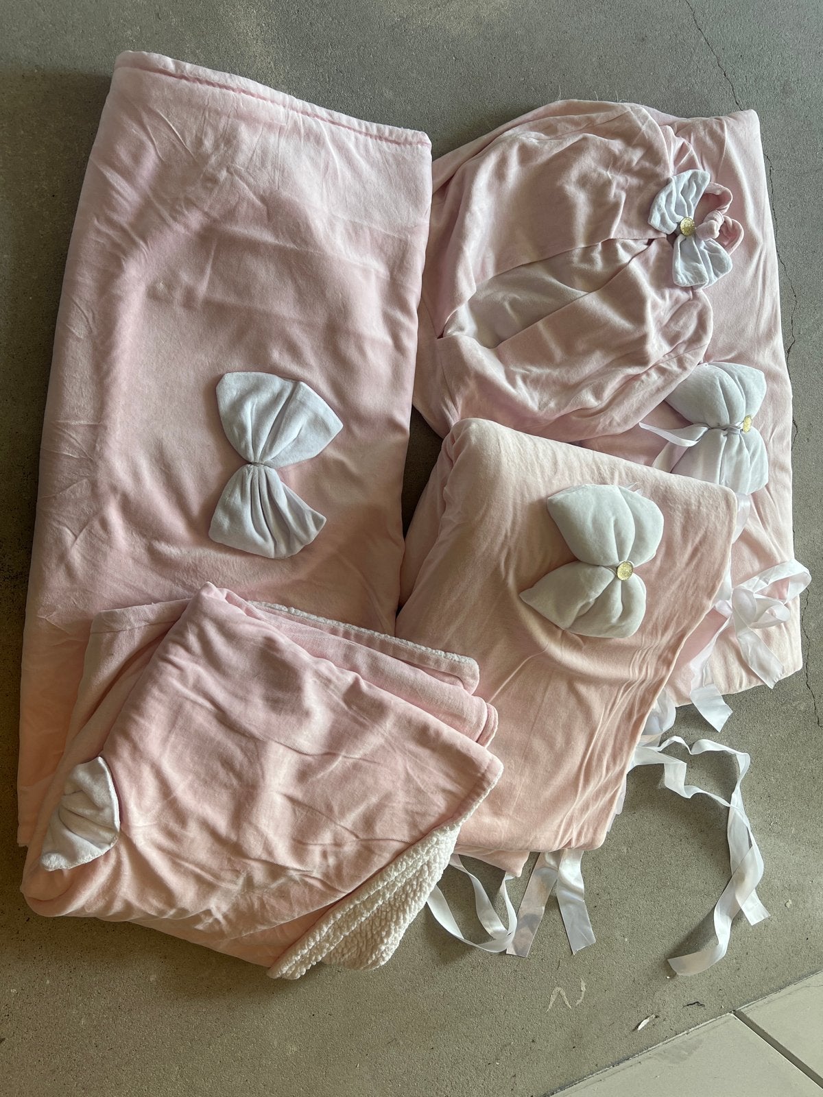 Ledikant omranding, 2 dekens, luierzak roze en nog meer, Ophalen, Gebruikt, Meisje, Deken of Dekbed