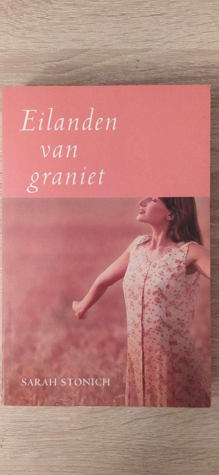 Eilanden van graniet - Sarah Stonich (roman), Ophalen of Verzenden, Zo goed als nieuw, Lisa Carey, Nederland