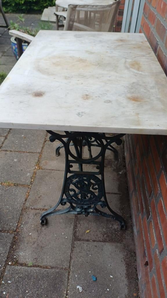 Vintage tafel met marmeren blad en gietijzeren onderstel, Ophalen of Verzenden