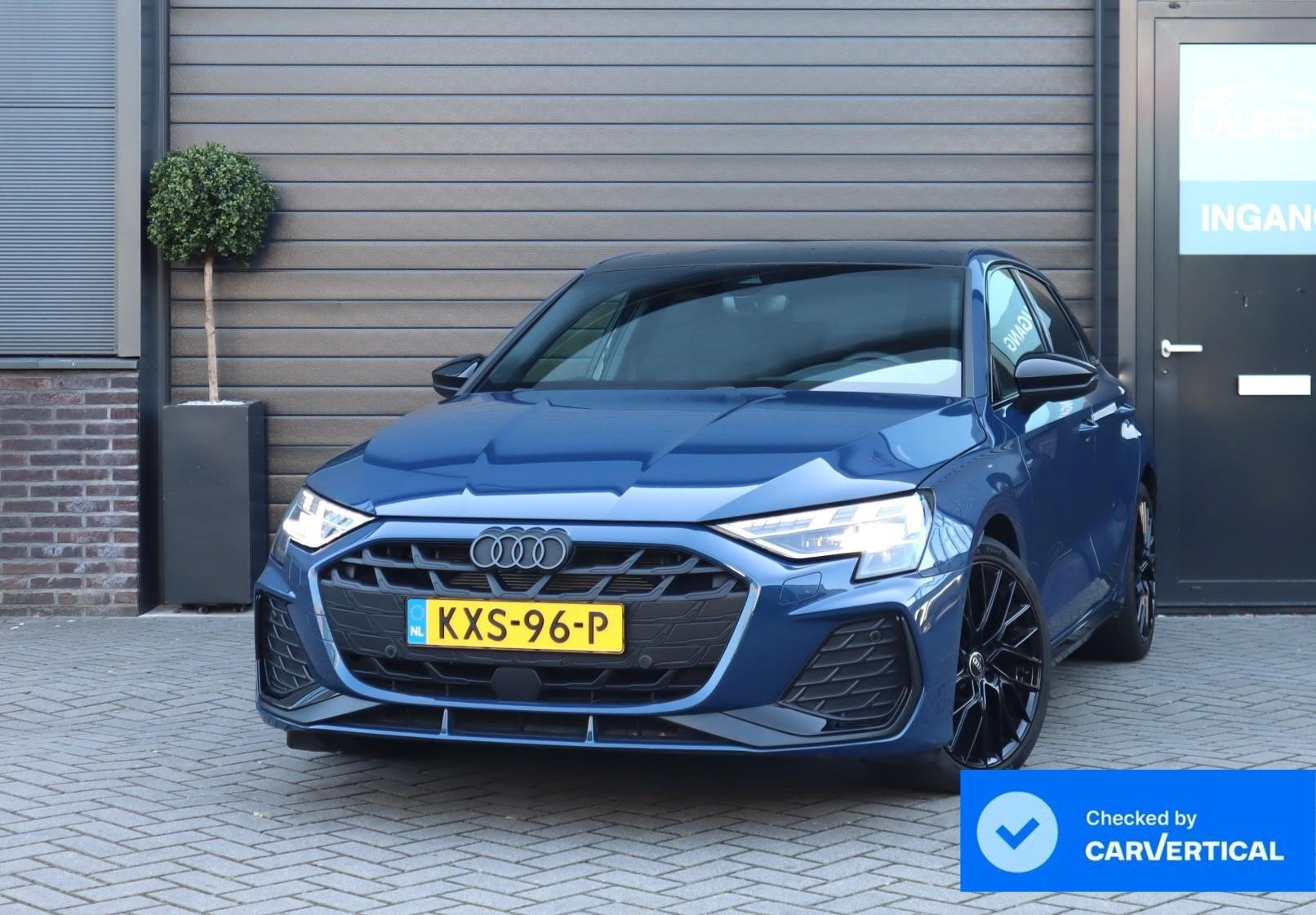Audi A3 Sportback 35 TFSI S edition | Pano | Sportstoelen en, 1300 kg, 4 cilinders, Blauw, Leder