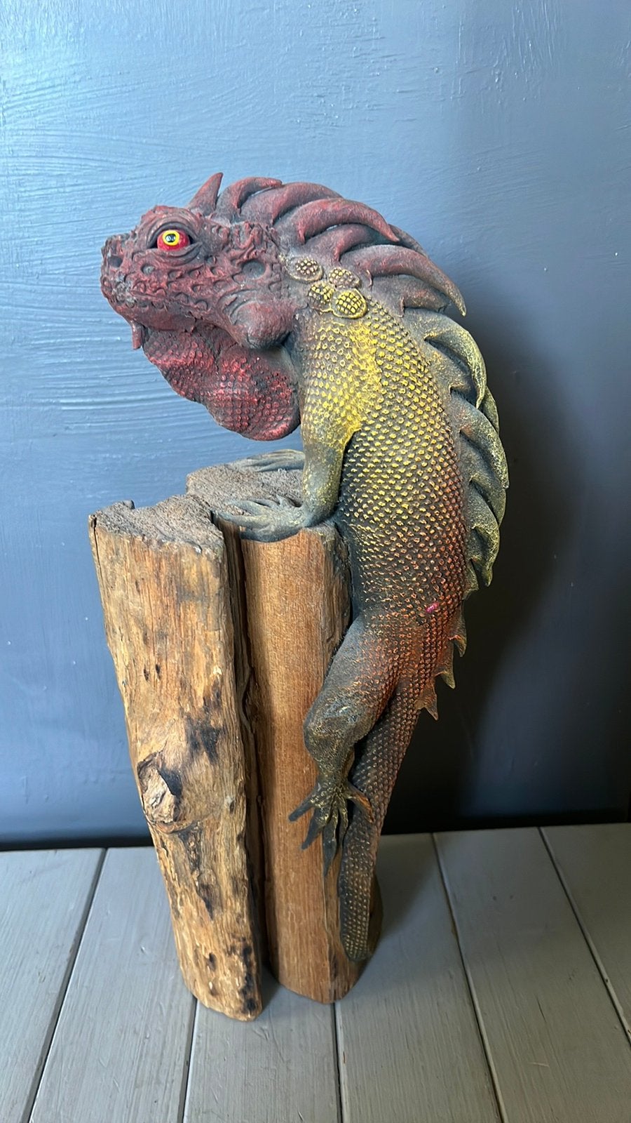 Leguaan op hout 37 cm, Ophalen of Verzenden, Zo goed als nieuw, Dier