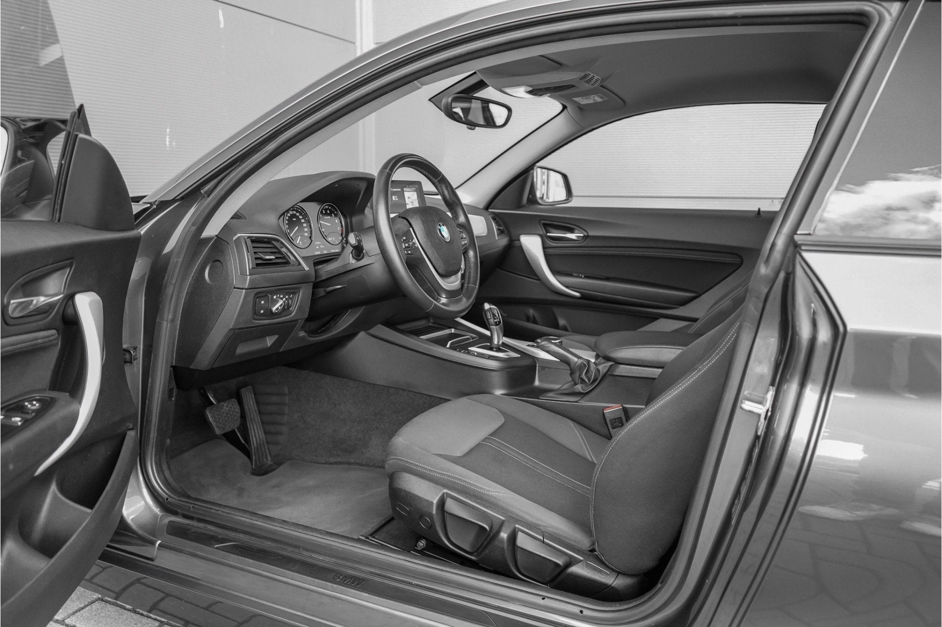 BMW 2 Serie Coupé 218i Executive Edition Camera Parkeerhulp, 12 maanden, Gebruikt, 4 stoelen, Origineel Nederlands