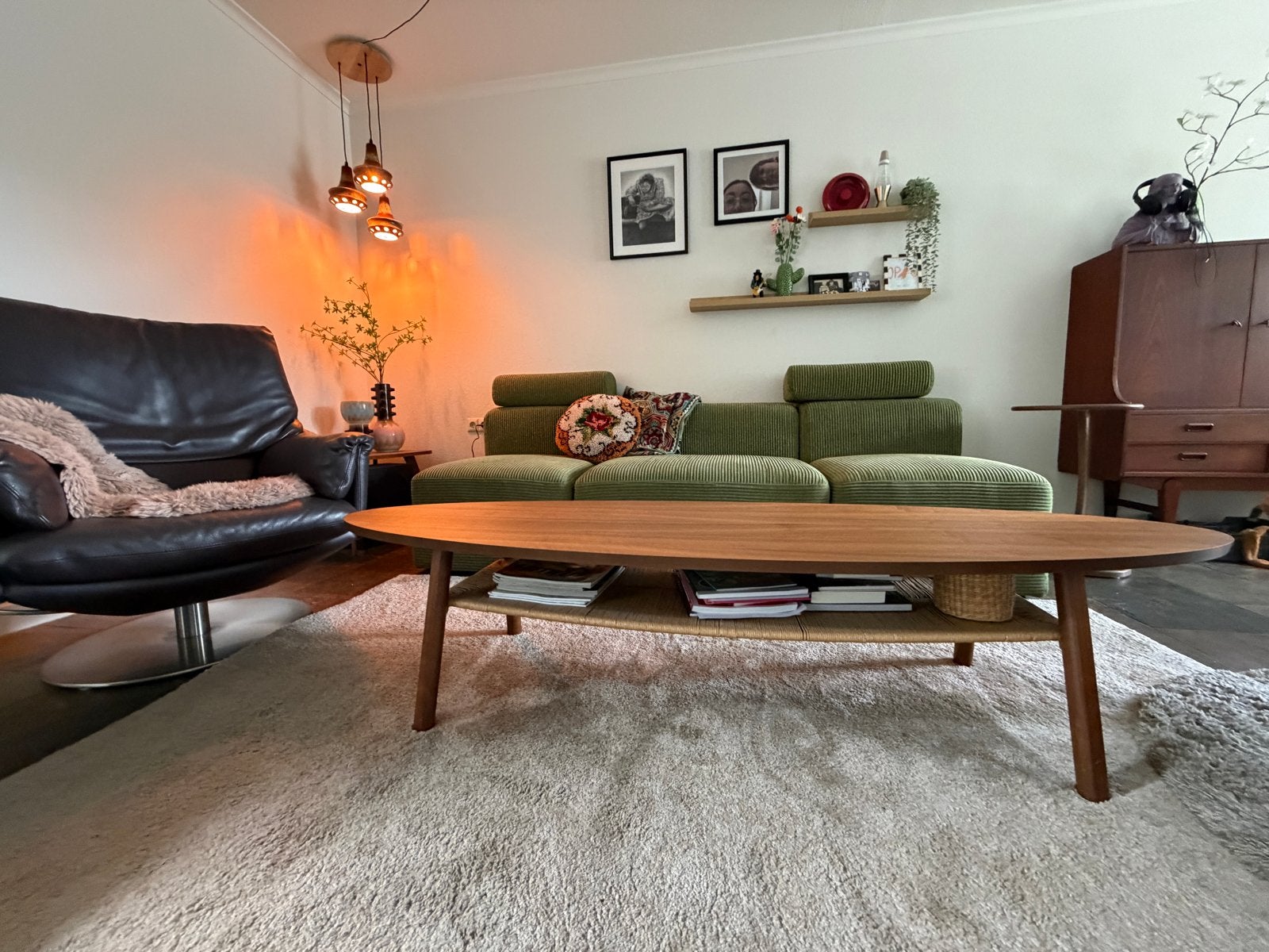 IKEA STOCKHOLM Salontafel Walnootfineer Ovaal, Huis en Inrichting, Ophalen, 50 tot 100 cm, Zo goed als nieuw, 150 tot 200 cm