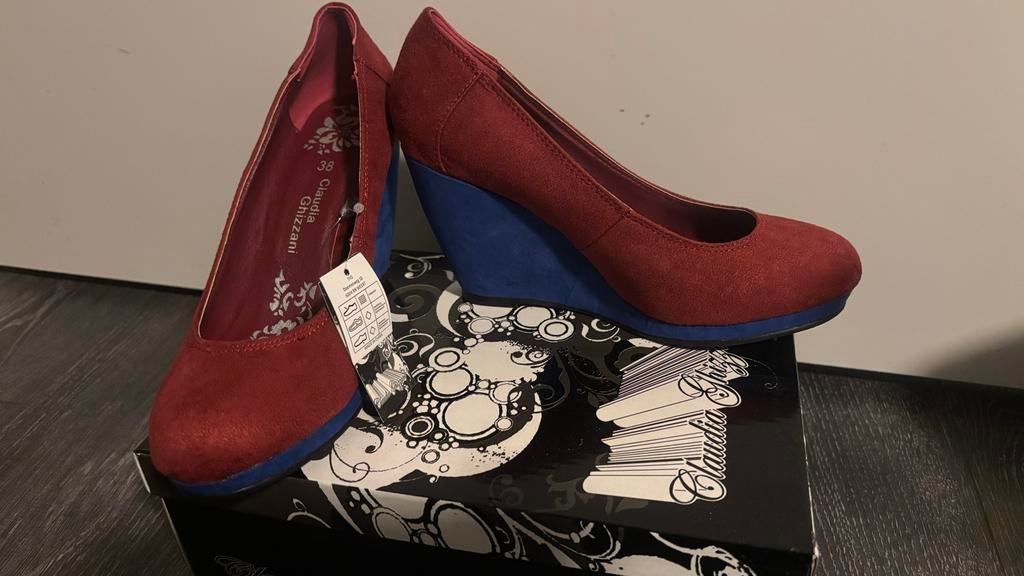 Rode Claudia Ghizzani sleehakken maat 38, Nieuw, Ophalen of Verzenden, Schoenen met hoge hakken, Rood