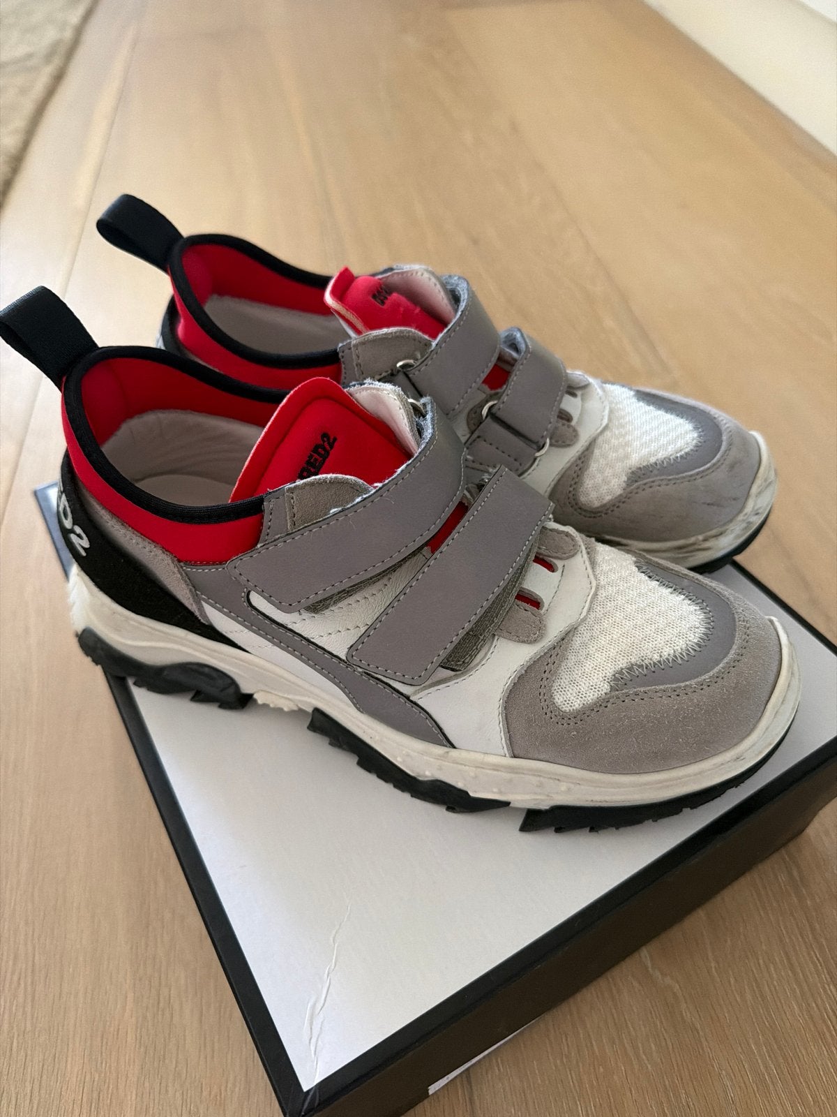 Dsquared2 Track Sneakers Maat 37 - Grijs/Wit/Rood, Kinderen en Baby's, Ophalen of Verzenden, Gebruikt, Jongen of Meisje, Schoenen