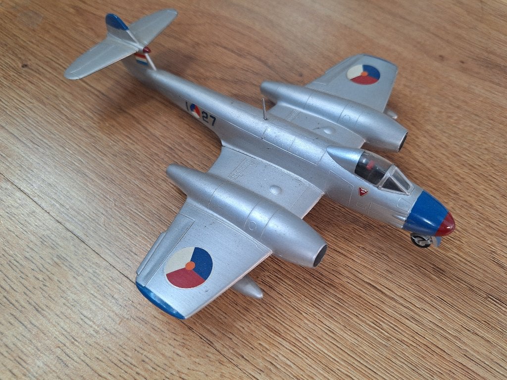 1:72 1/72 Gebouwd Model Gloster 'Meteor' F.Mk.4 Klu, Overige merken, 1:72 tot 1:144, Ophalen of Verzenden, Zo goed als nieuw